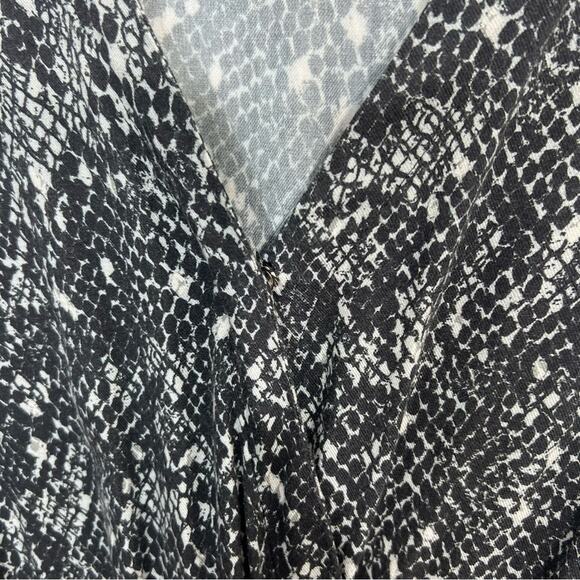 Bella Dahl Gray Snake Print Sleeveless Wide Leg Jumpsuit Size Medium NWT - Picture 6 of 14